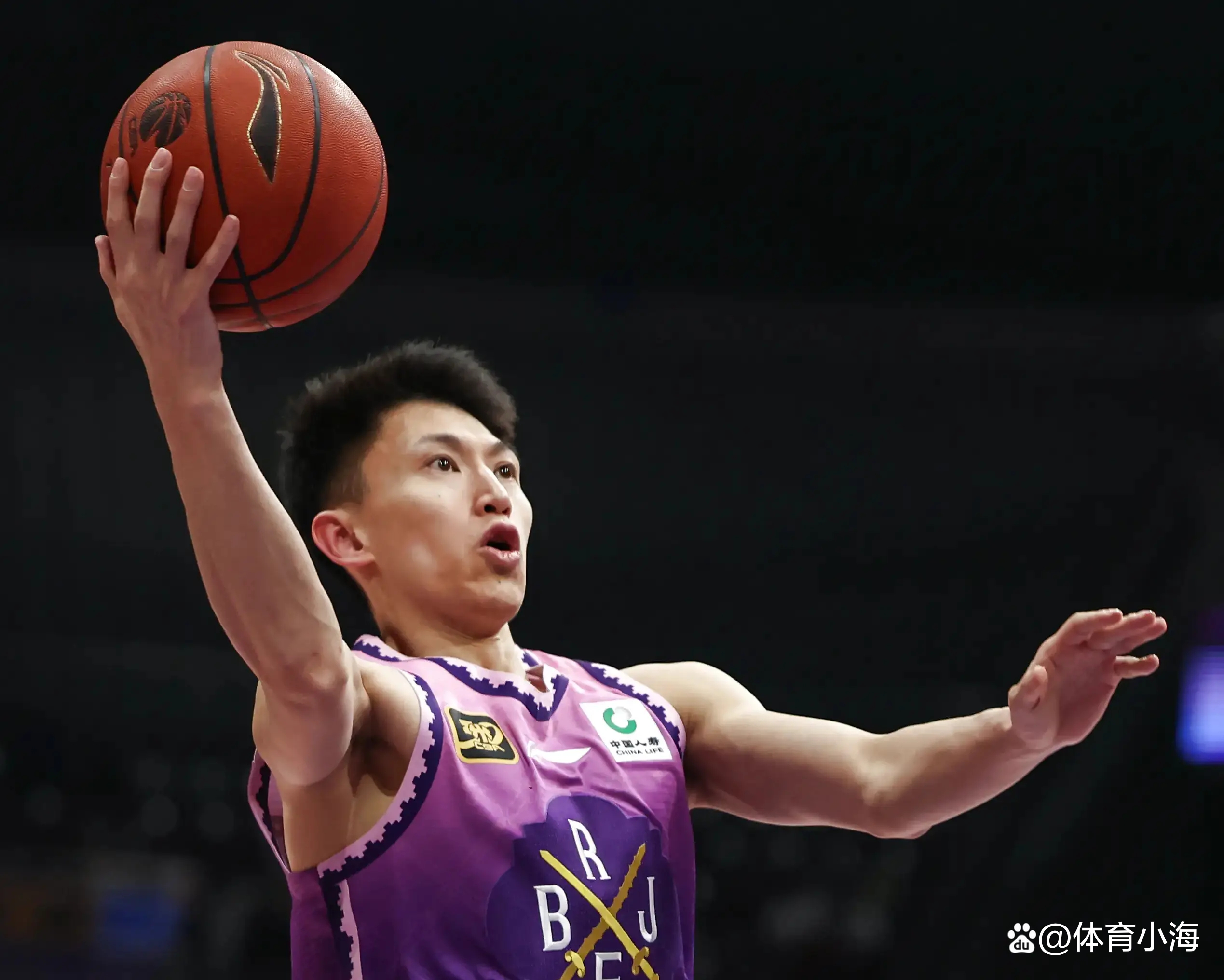 九游体育登录入口-赛场追踪：每一圈背后的风云变幻