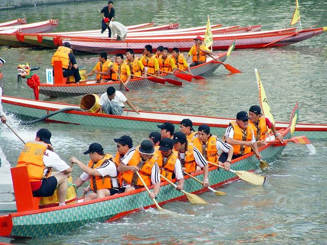 九游娱乐网站-包含大型户外龙舟比赛，水上竞技展风采的词条