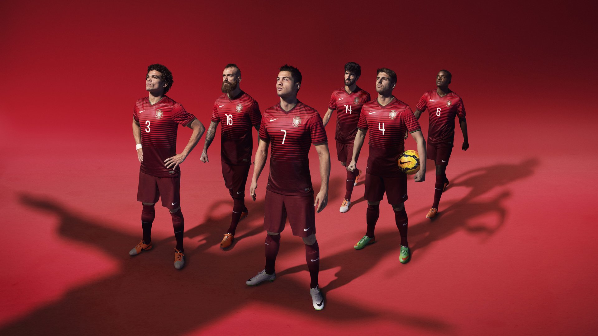 “青少年足球装备升级，专业化设备普及全国”，青少年足球比赛用鞋规定