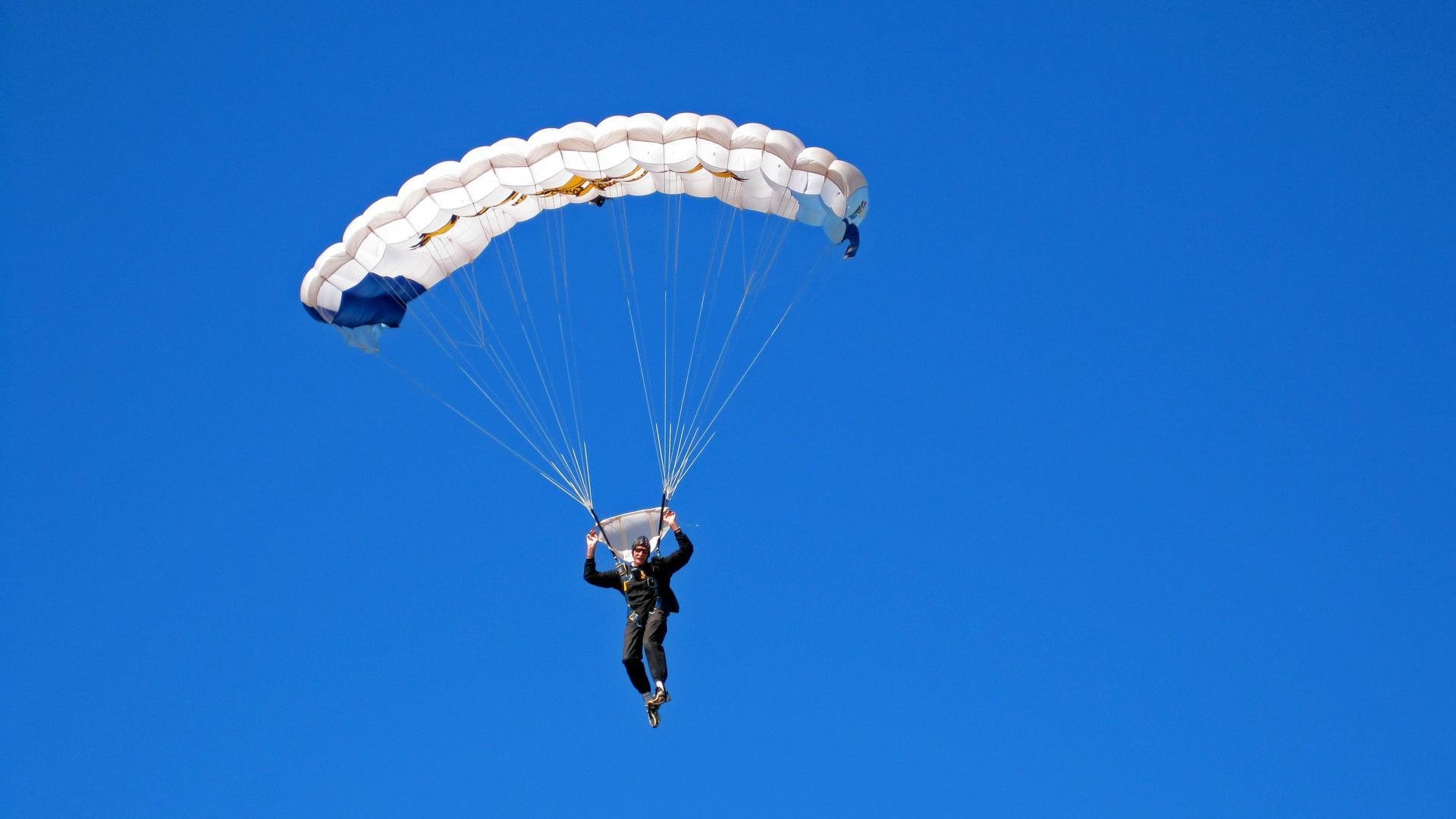 《跨界联名：品牌合作引领电竞新品潮流》，跨界联名的缺点