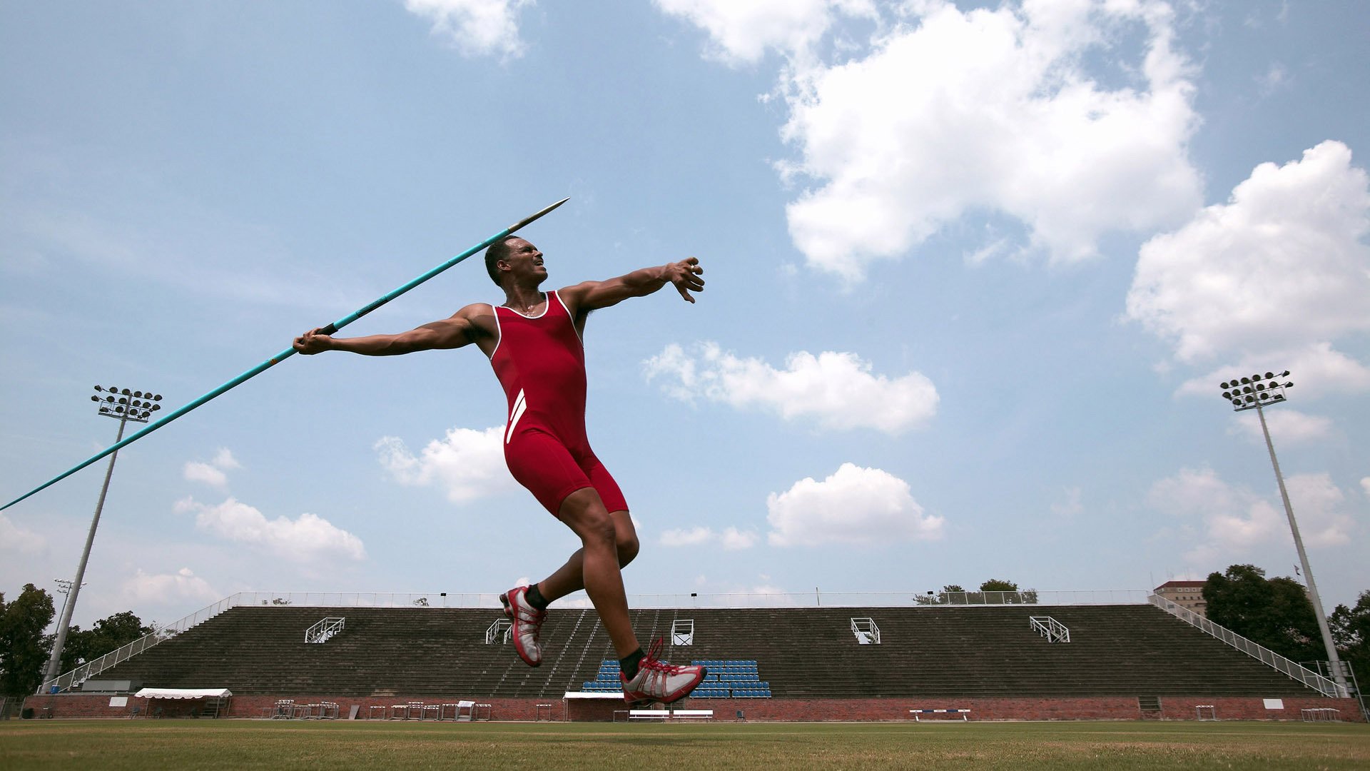 中国足球各级联赛电视转播质量提升，国内足球节目